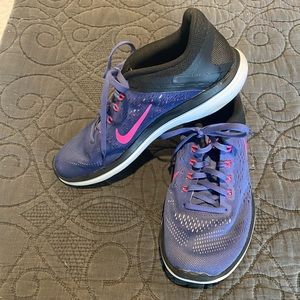 Women’s Size 8 Flex Run